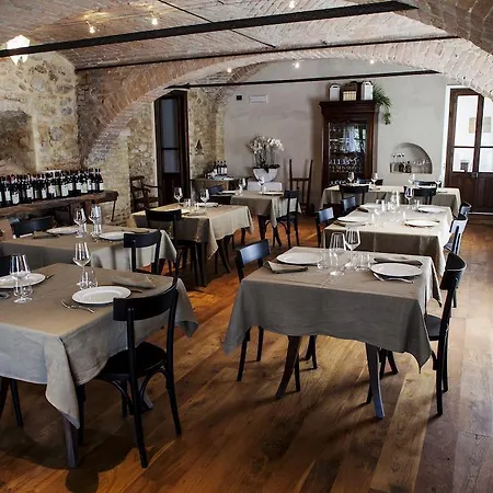 Hotel A Mira 'd Novel *